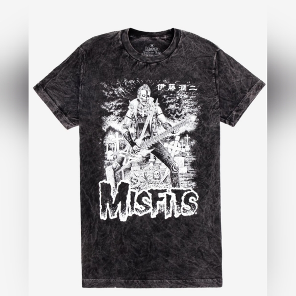 Hot Topic Tops - Misfits X Junji Ito Bass Wash T-Shirt